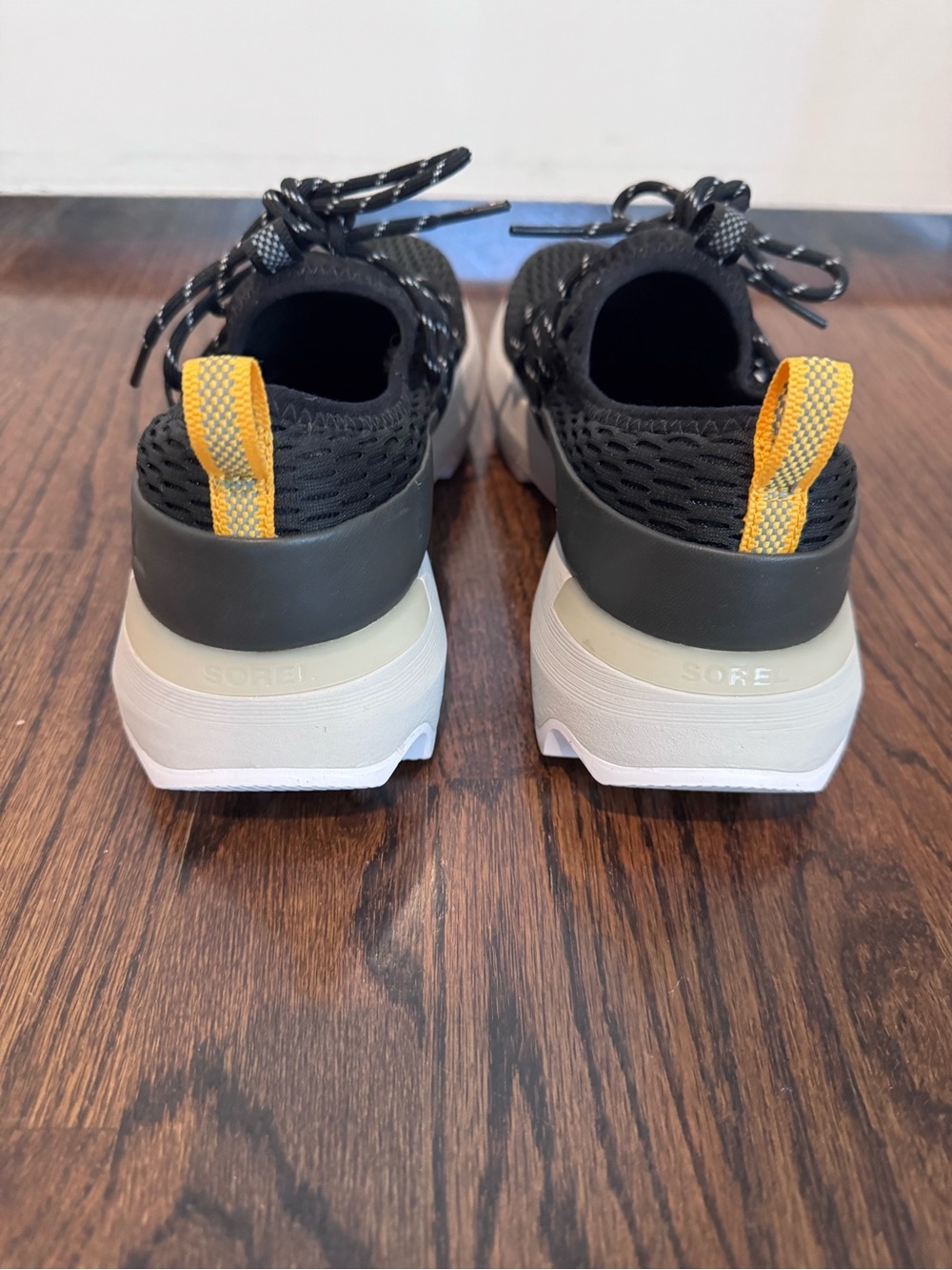 Sorel Kinetic Impact Lace Sneakers Black with White Sole - 7.5 - Picture 3 of 6